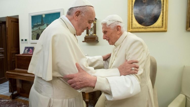 Đức nguyên Giáo hoàng Biển Đức xác định “chỉ có một Giáo hoàng là Đức Phanxicô 