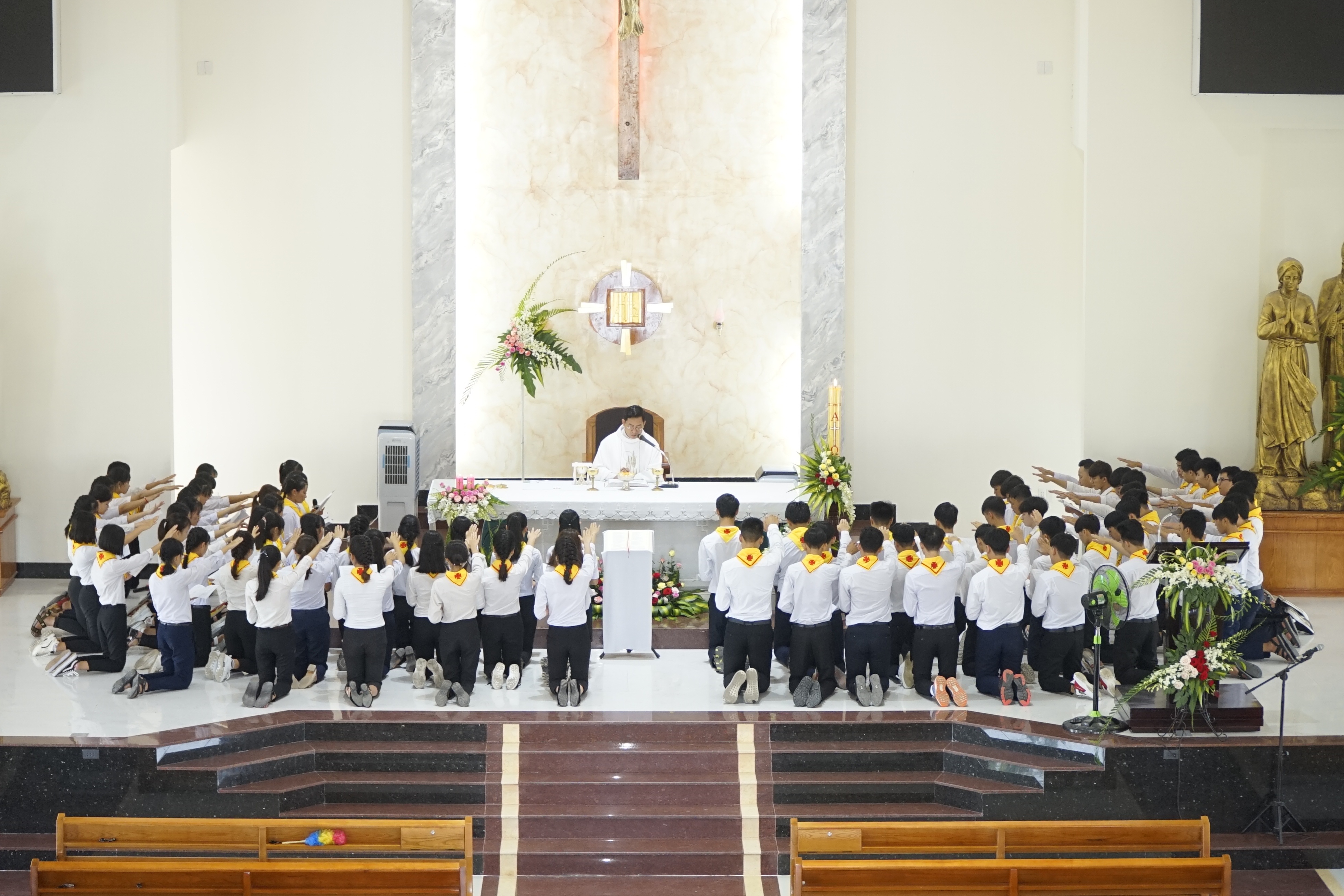 Gx. Láng Cát: Thánh Lễ tuyên hứa Bao Đồng và Tổng kết năm học giáo lý 2018 - 2019