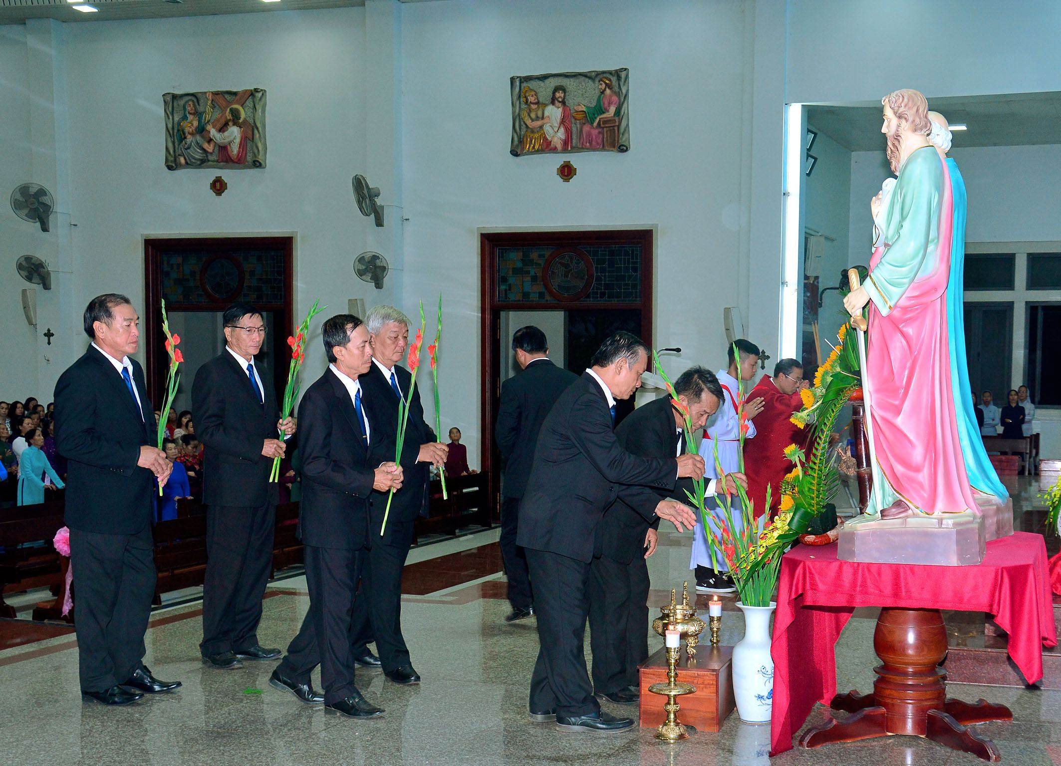 Tin ảnh: Gx. Vinh Châu: Mừng lễ kính hai thánh tông đồ Phêrô và Phaolô -Bổn mạng Tông Đồ Giáo Dân
