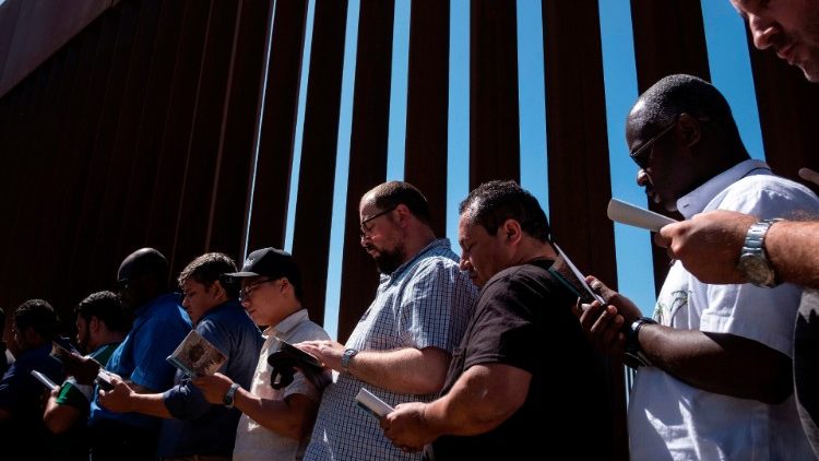 Làn sóng các linh mục di cư giữa các châu lục 