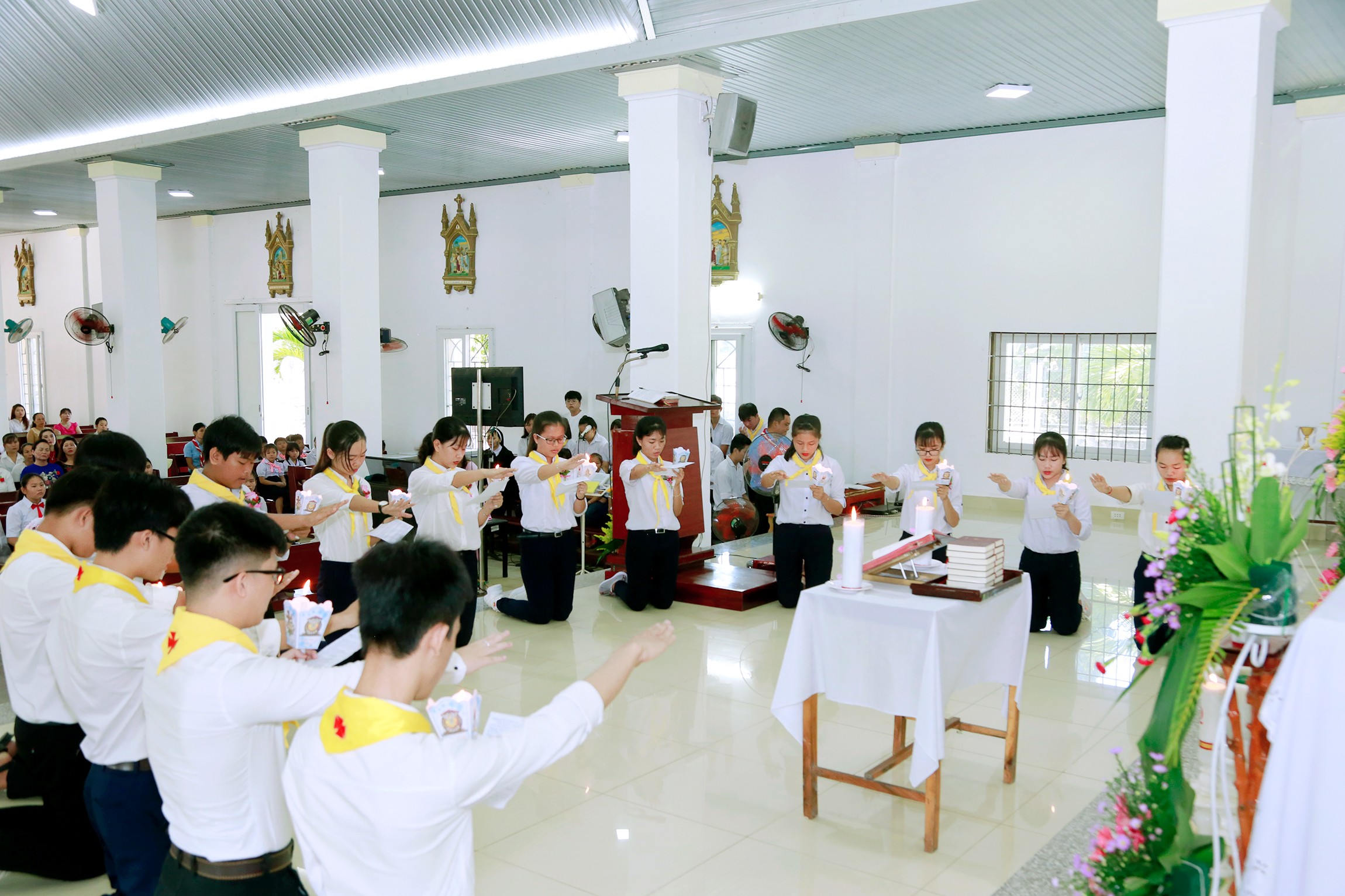 Gx. Đất Đỏ: Thánh lễ ban Bí tích Thánh Thể lần đầu và Tuyên hứa Bao Đồng