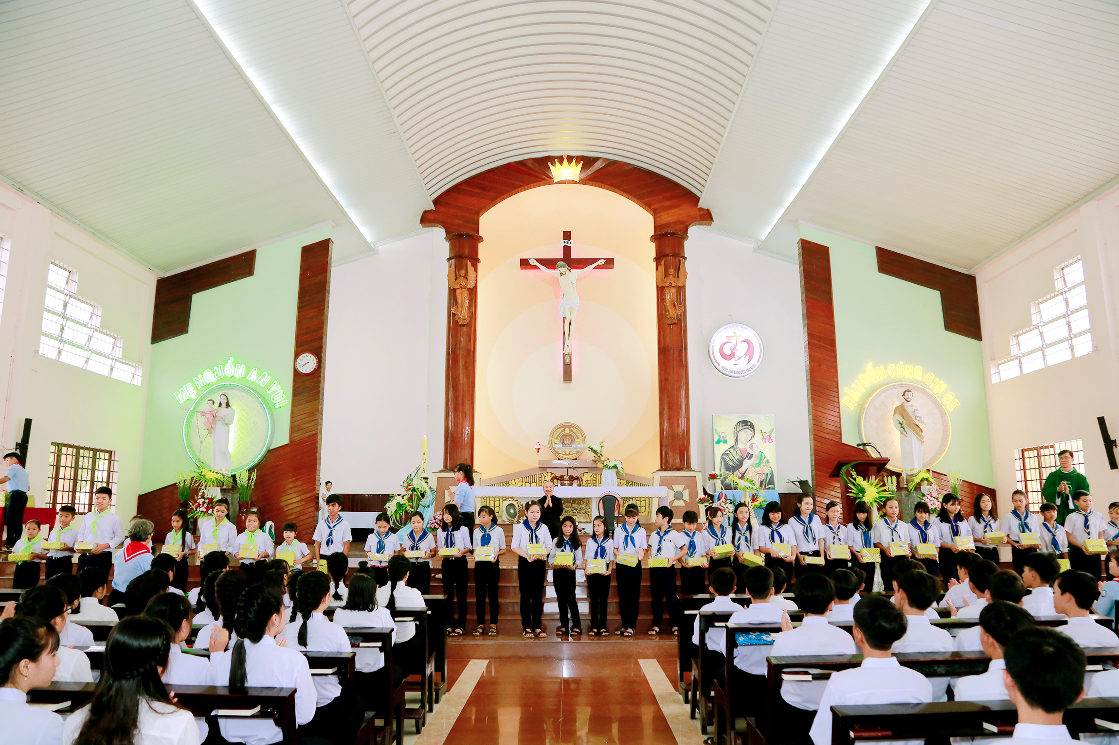 Tin Ảnh: Gx. Chu Hải: Thánh lễ Tuyên hứa Bao Đồng và tổng kết năm học giáo lý 2018-2019