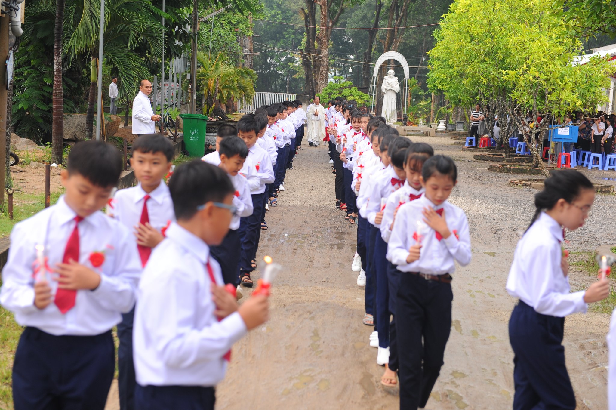 Tin ảnh: Gx. Song Vĩnh: 132 thiếu nhi rước lễ lần đầu
