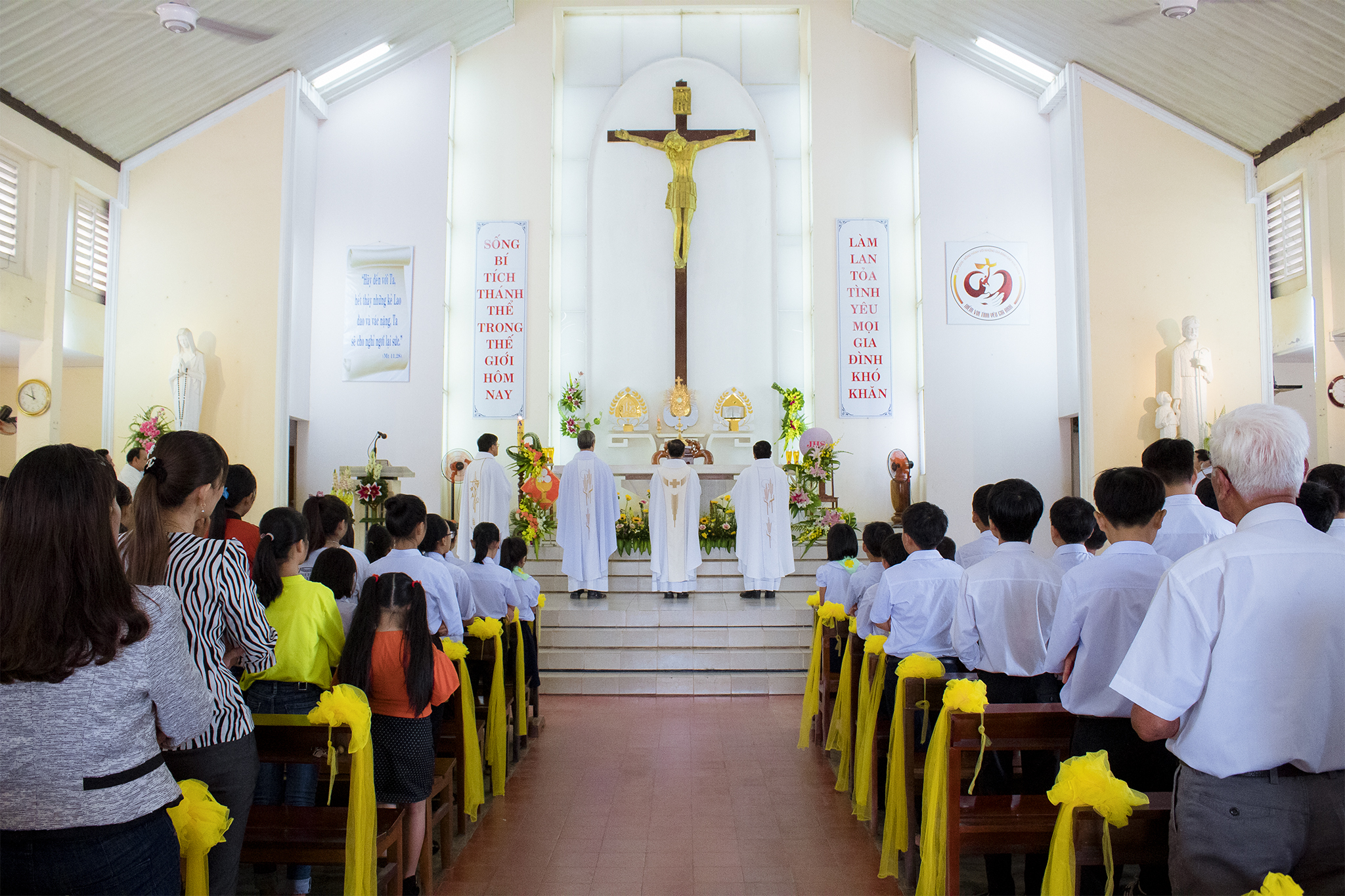 Tin Ảnh: Gx. Đức Mỹ: Thánh lễ khai mạc ngày Chầu Thánh Thể thay Giáo phận 2019
