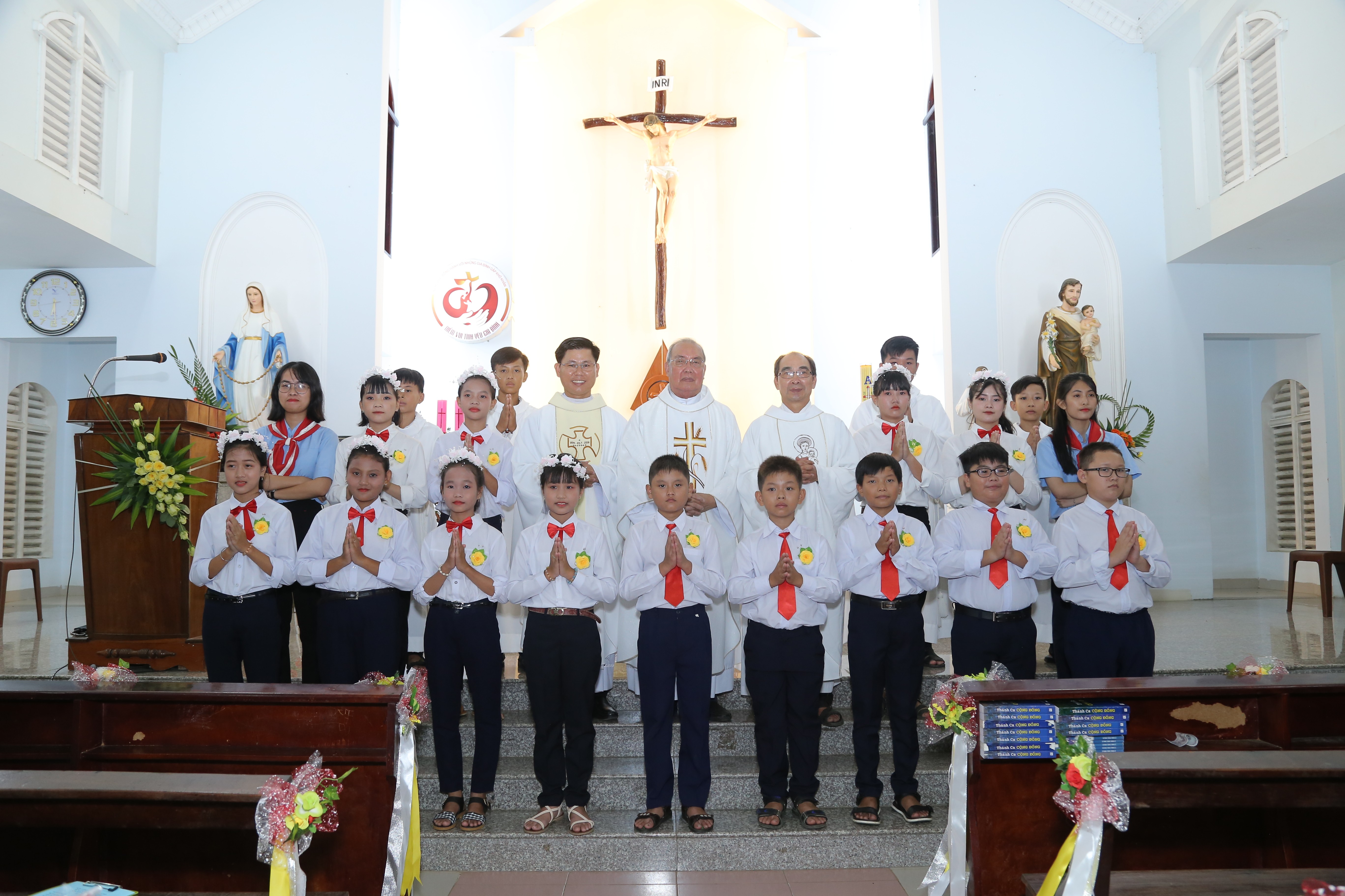 Tin Ảnh: GHBL. Thanh An: Thánh lễ mừng bổn mạng Giáo họ và Rước lễ lần đầu