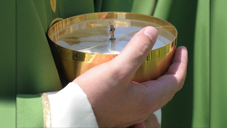 Những cử chỉ đơn sơ của cha Roberto de Maracanaú làm 