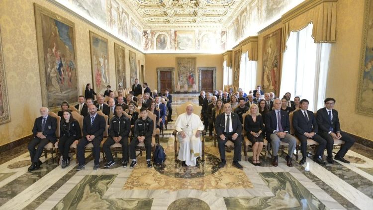 ĐTC tiếp Liên đoàn Thể dục dụng cụ Italia 