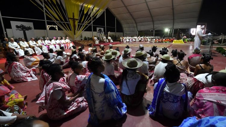 ĐTC Phanxicô canh thức với giới trẻ Madagasca 