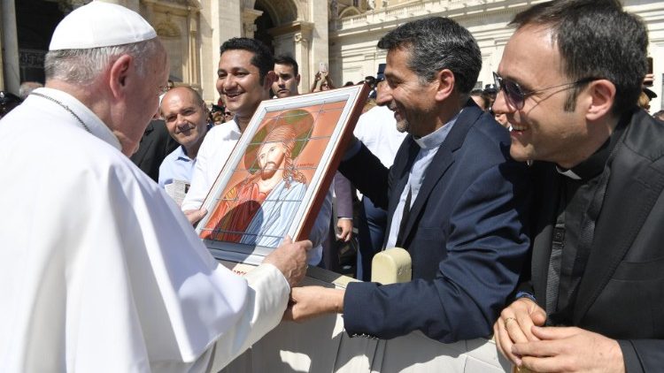 ĐTC gặp các cảnh sát nhà tù, nhân viên nhà tù, tù nhân và gia đình 