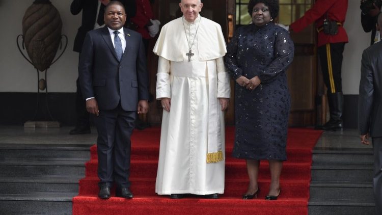 ĐTC Phanxicô gặp các cấp chính quyền, đại diện xã hội dân sự và ngoại giao đoàn tại Mozambic 