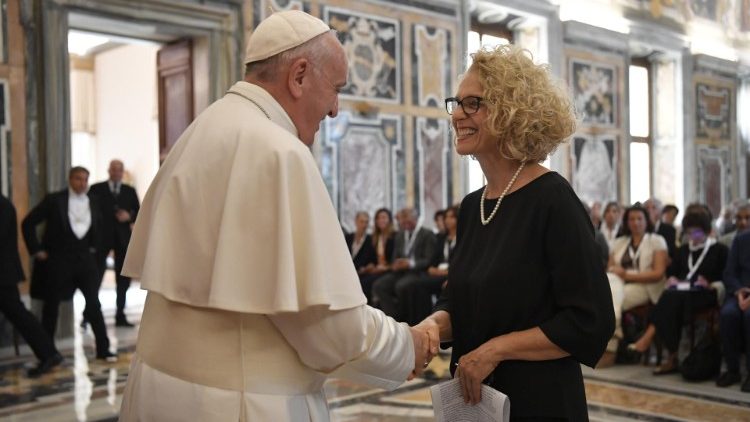 ĐTC mời gọi các bác sĩ không chỉ chữa bệnh nhưng chú ý đến giá trị của từng bệnh nhân 