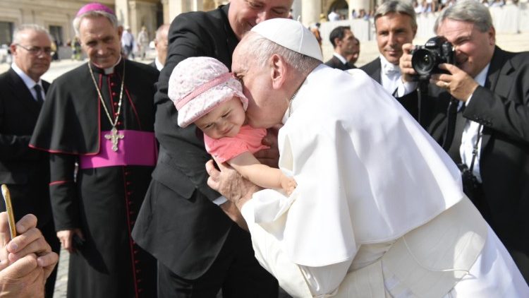 ĐTC cầu nguyện cho những người bị Alzheimer và ung thư 