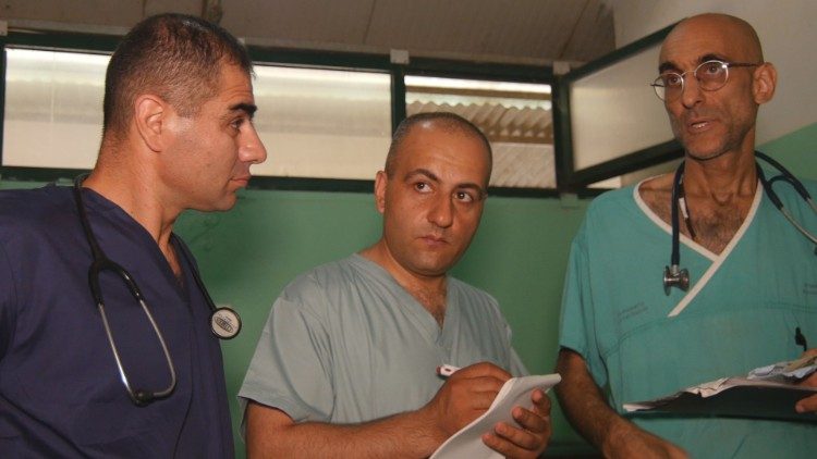 Chọn lựa phục vụ tại nơi xa xôi nhất thế giới của bác sĩ Tom Catena 