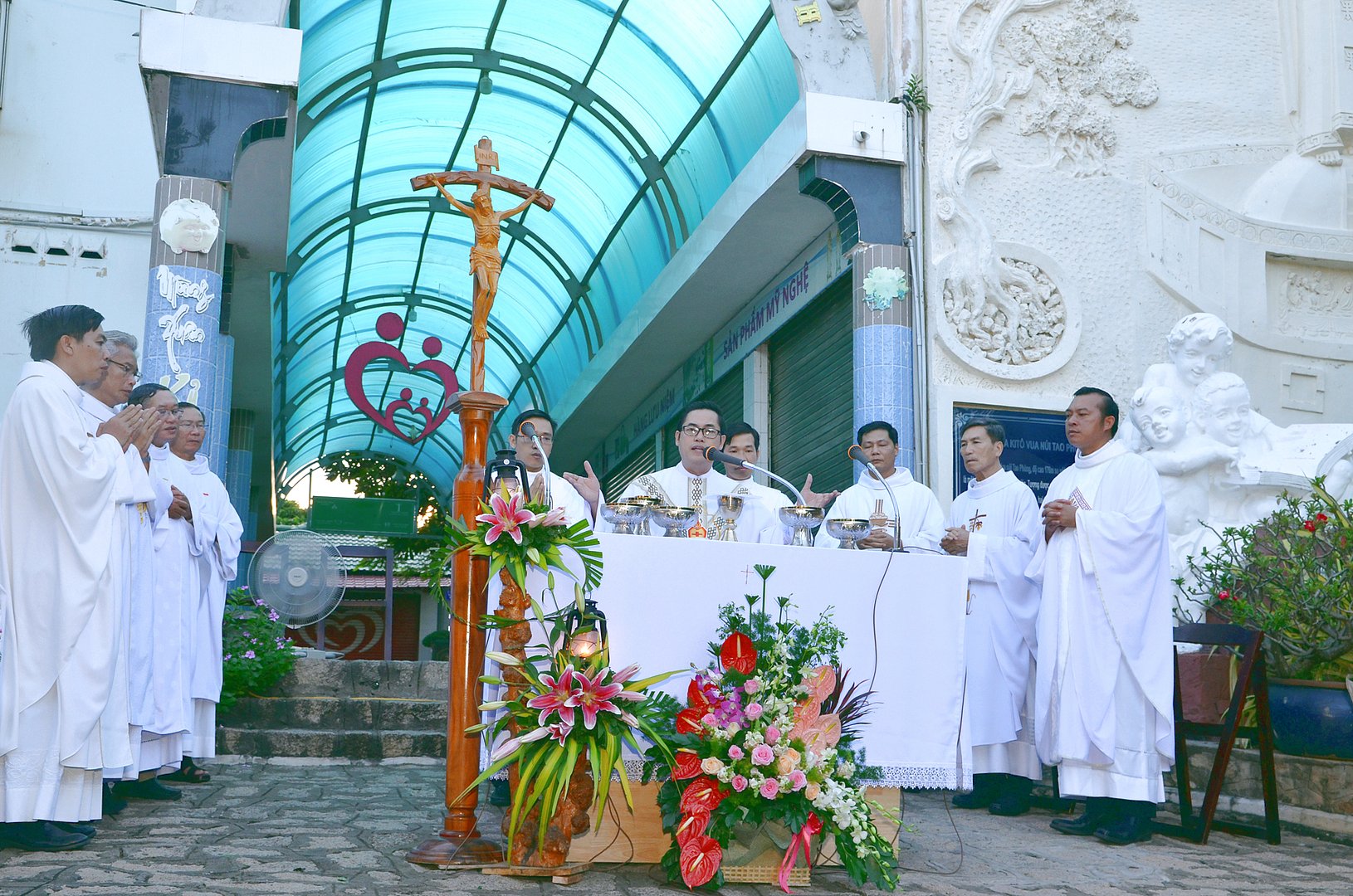 Tin Ảnh: Tượng đài Chúa Kitô Vua – Tao Phùng:  Hành hương ngày thứ Sáu đầu tháng 10.2019