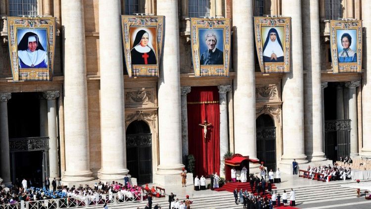 ĐTC Phanxicô cử hành lễ phong thánh cho 5 chân phước 