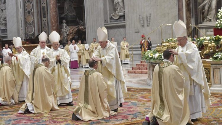 ĐTC: Nhiệm vụ trước tiên của giám mục là cầu nguyện và Lời Chúa 