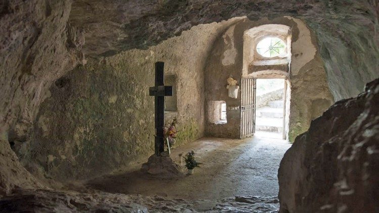 Yvan Stern, từ một nhà báo, một người say mê làm phim trở thành tu sĩ Dòng Tiểu đệ Chúa Giêsu 