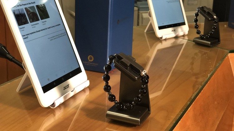 Ứng dụng đọc Kinh Mân Côi điện tử “Click to Pray eRosary” 