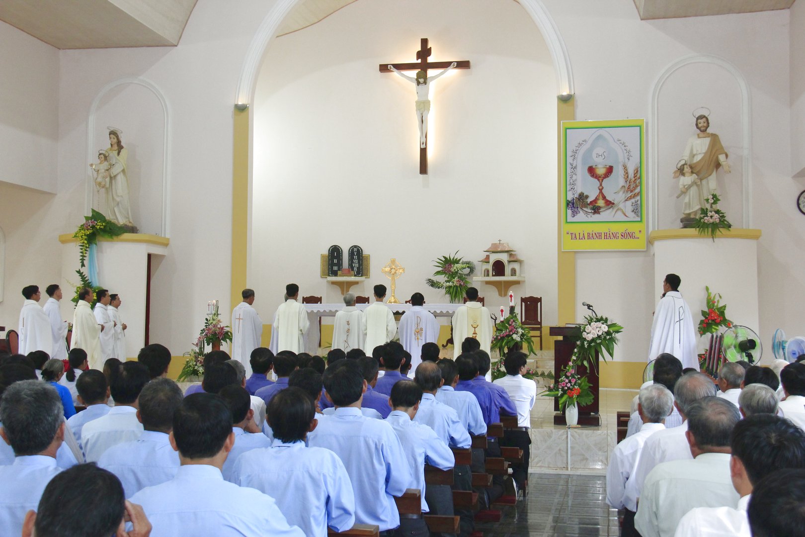 Gx. Văn Côi:  Mừng lễ Mẹ Mân Côi bổn mạng Giáo xứ và chầu thay Giáo phận
