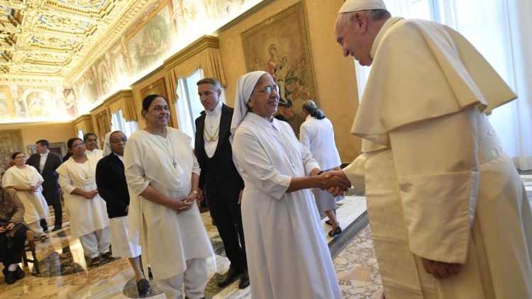 ĐTC tiếp các nữ tu dòng Chúa Giêsu – Mẹ Maria 