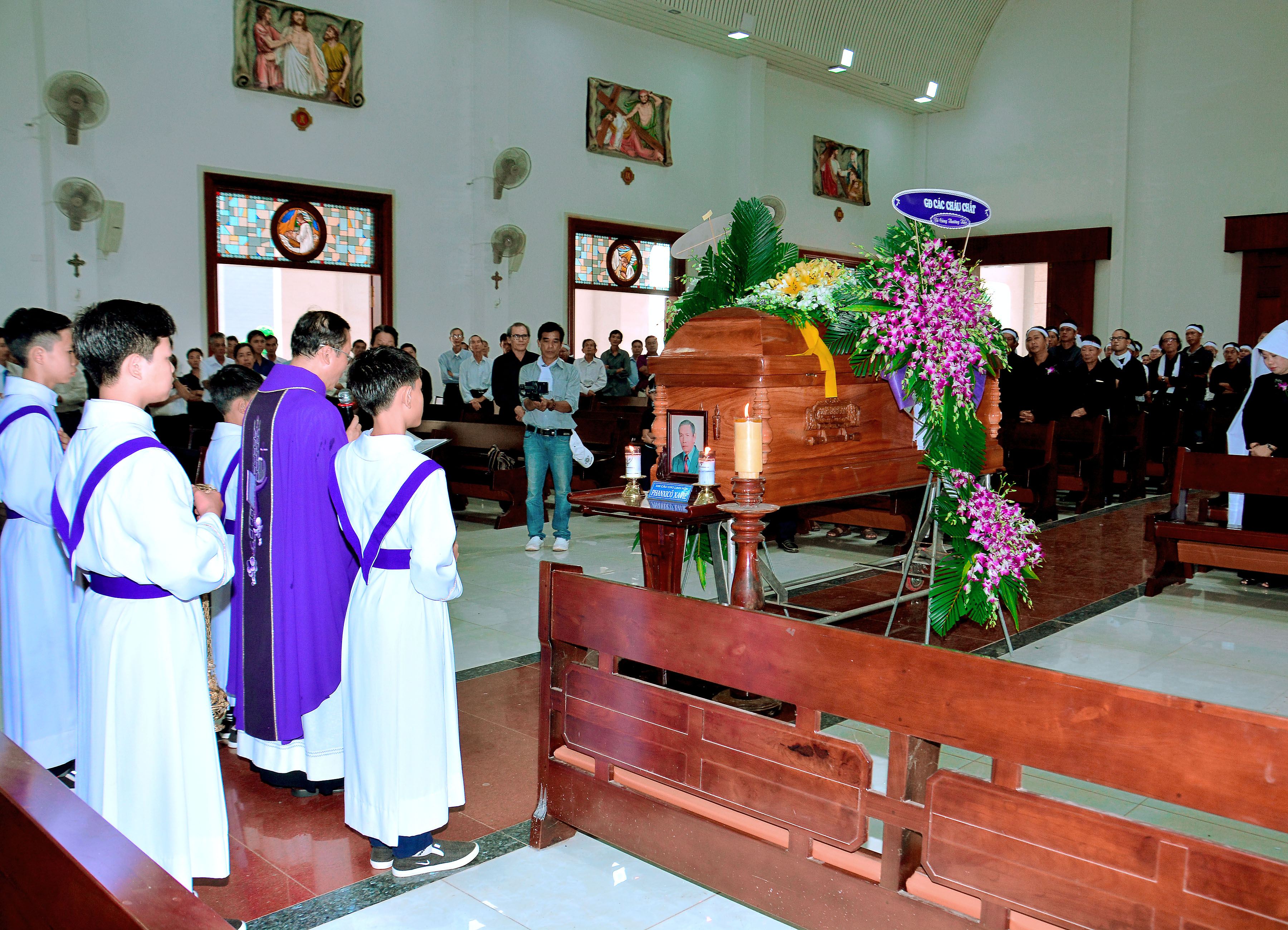 Gx. Vinh Châu: Thánh lễ an táng Ông Cố Phanxicô Xaviê Đinh Văn Cậy