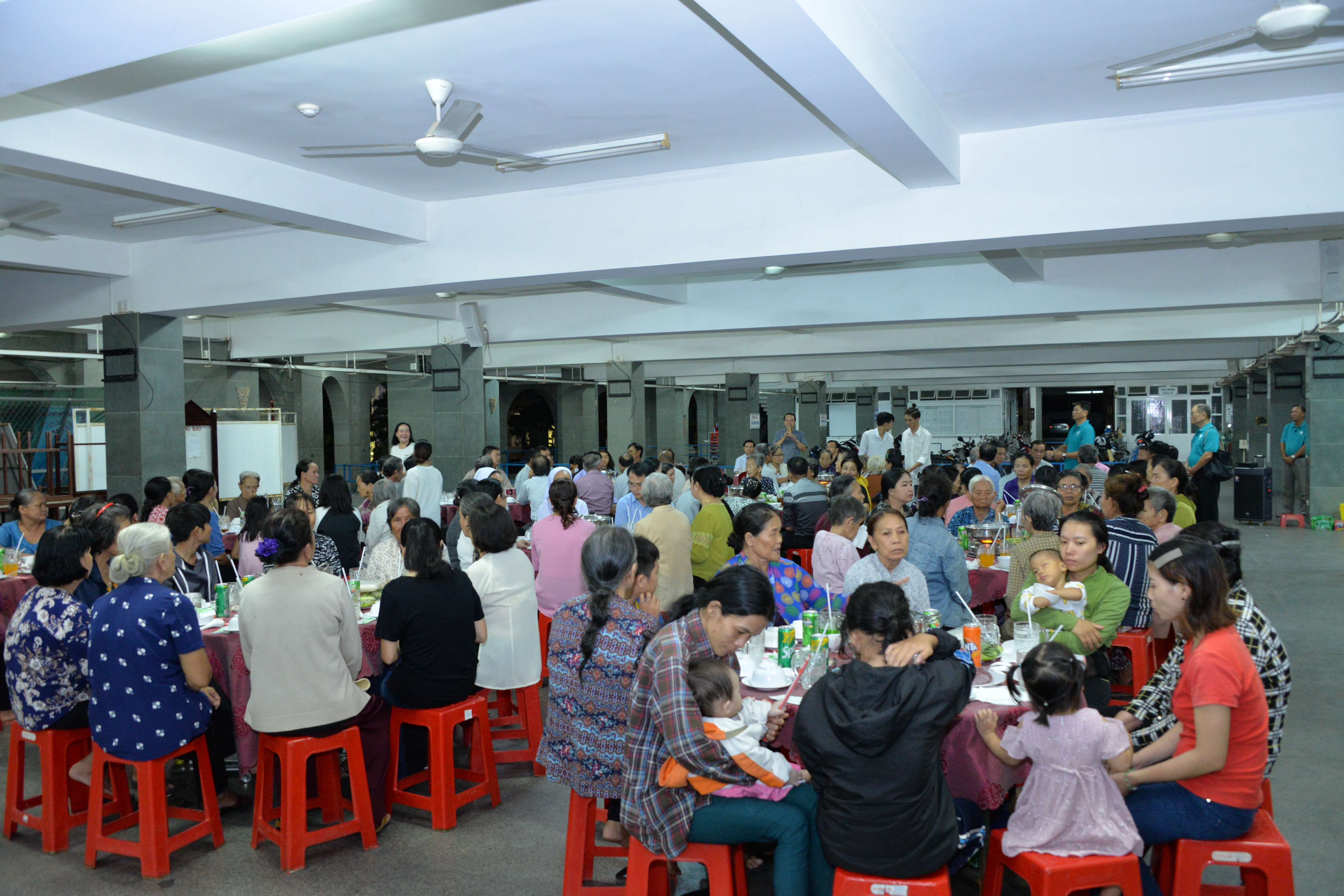 Gx. Chánh Tòa: Bữa cơm yêu thương ngày Thế giới Người Nghèo