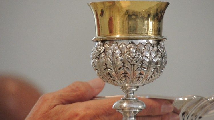 Người Hồi giáo và Công giáo mừng 50 năm linh mục của cha Charles Patrick Burrows 