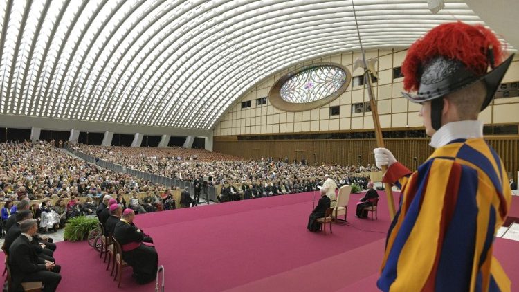 ĐTC tiếp các nhóm Rao giảng Tin Mừng trong các Giáo xứ 