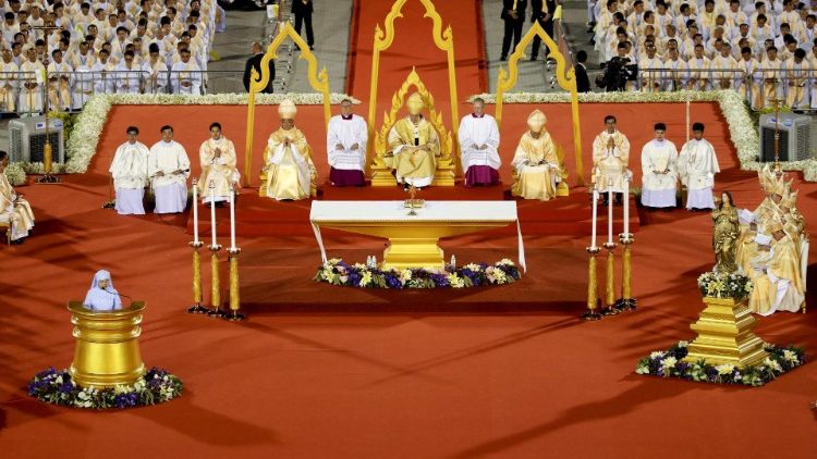 Phóng sự: Giáo dân Việt Nam tham dự thánh lễ với Đức Thánh Cha tại SVĐ Thái Lan lúc 18h00 ngày 21/11/2019