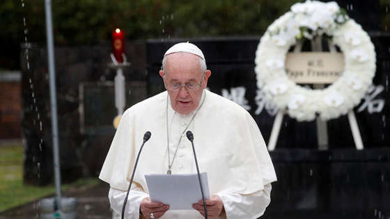 ĐTC viếng đài tưởng niệm nạn nhân bom nguyên tử Nagasaki 