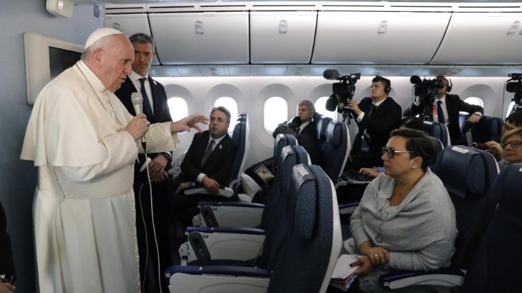 Phỏng vấn Đức Thánh Cha trên chuyến bay từ Tokyo về Roma 