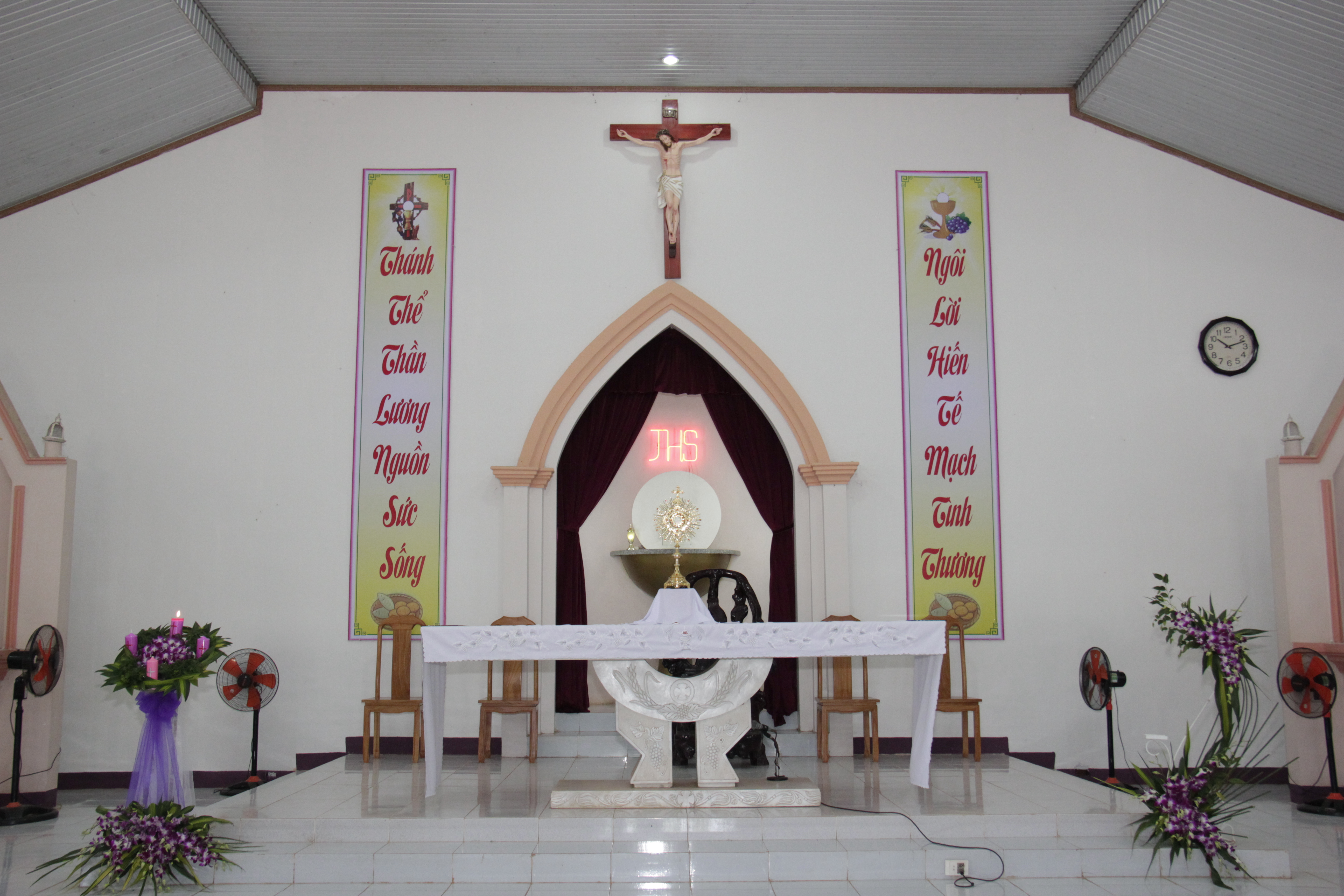 Gx. Hòa Hưng: Chầu Thánh thể thay Giáo phận