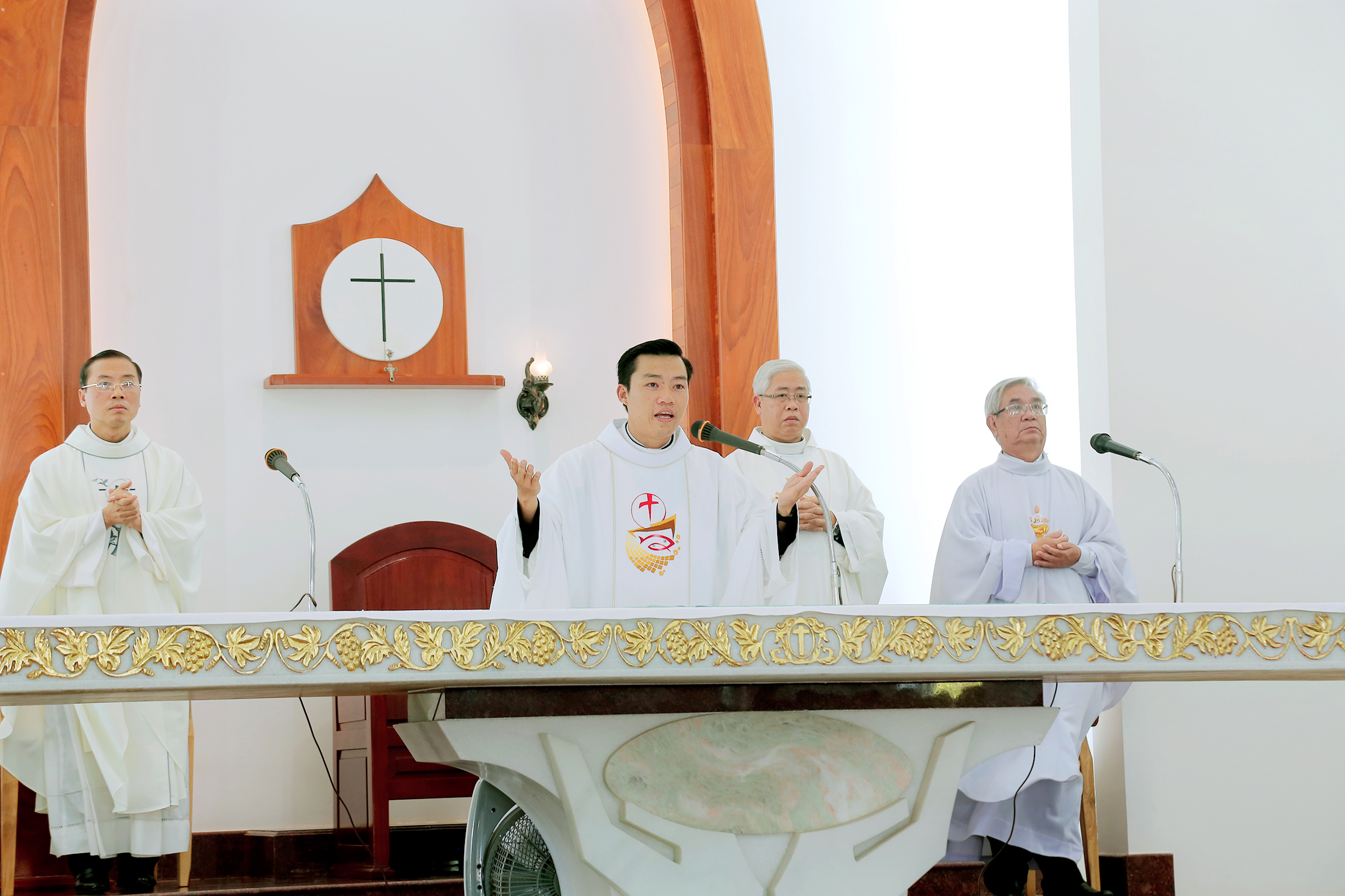 Tin Ảnh: Gx. Phước Lâm: Tân linh mục Vinhsơn Vũ Ngọc Thật dâng thánh lễ tạ ơn