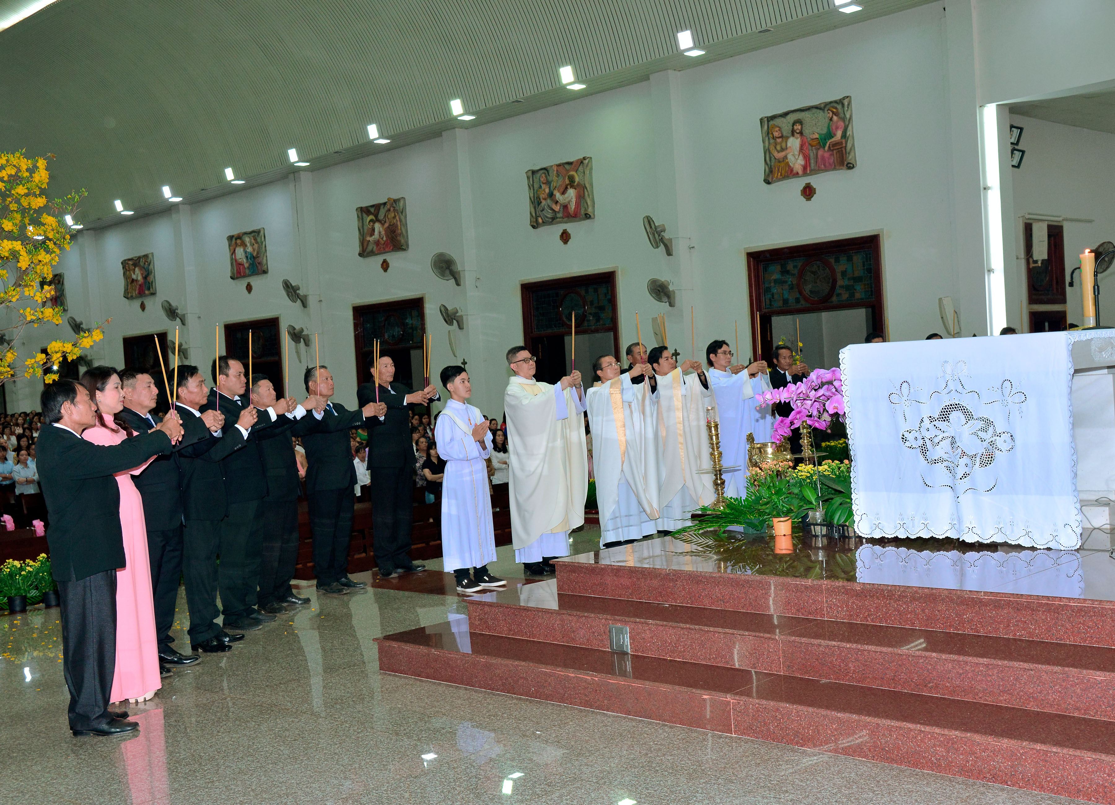 Tin Ảnh: Gx. Vinh Châu: Thánh lễ Giao thừa và Mùng Một Tết Nguyên Đán 2020