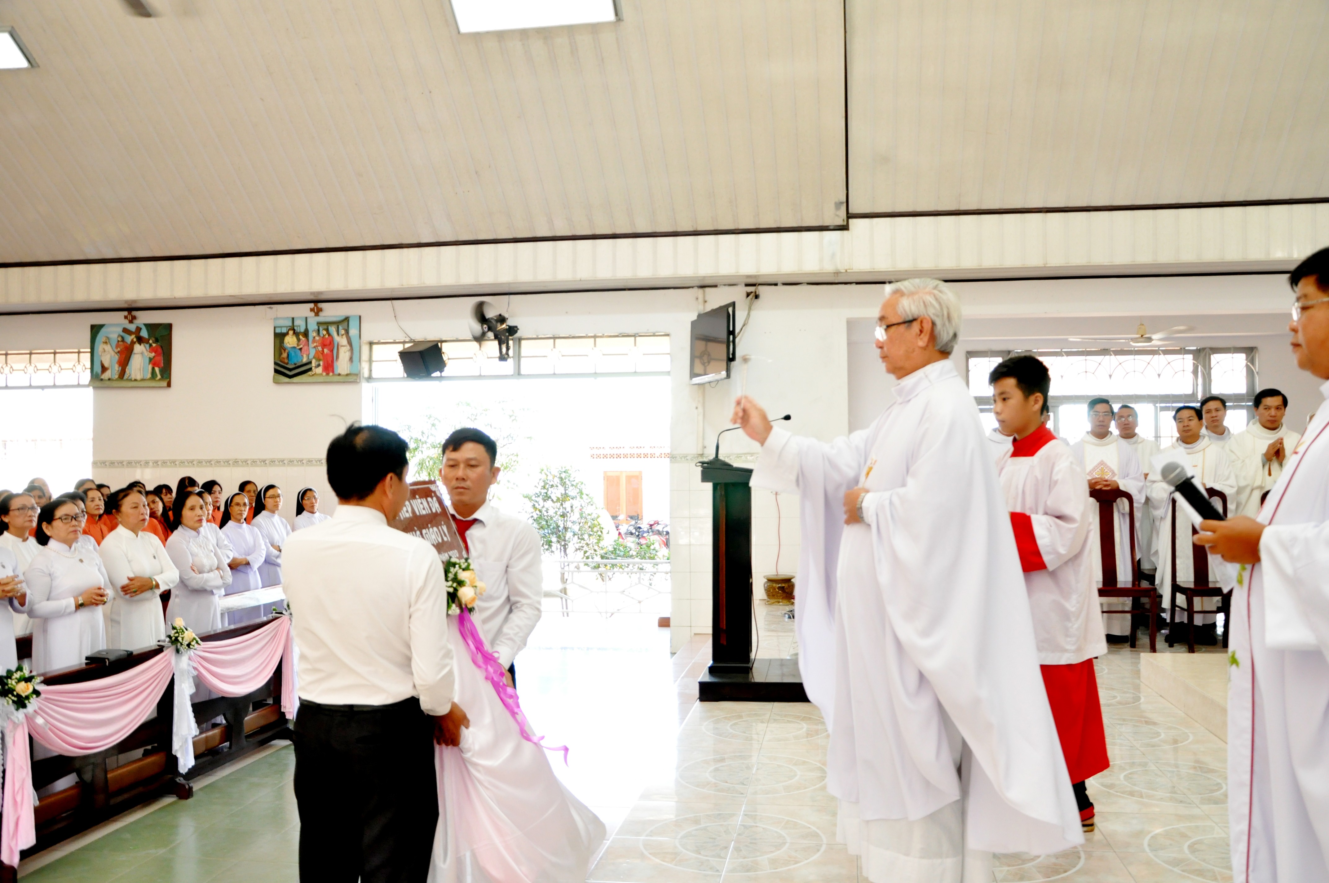 Gx. Hòa Phước: Thánh lễ tạ ơn và nghi thức làm phép viên đá xây dựng nhà giáo lý