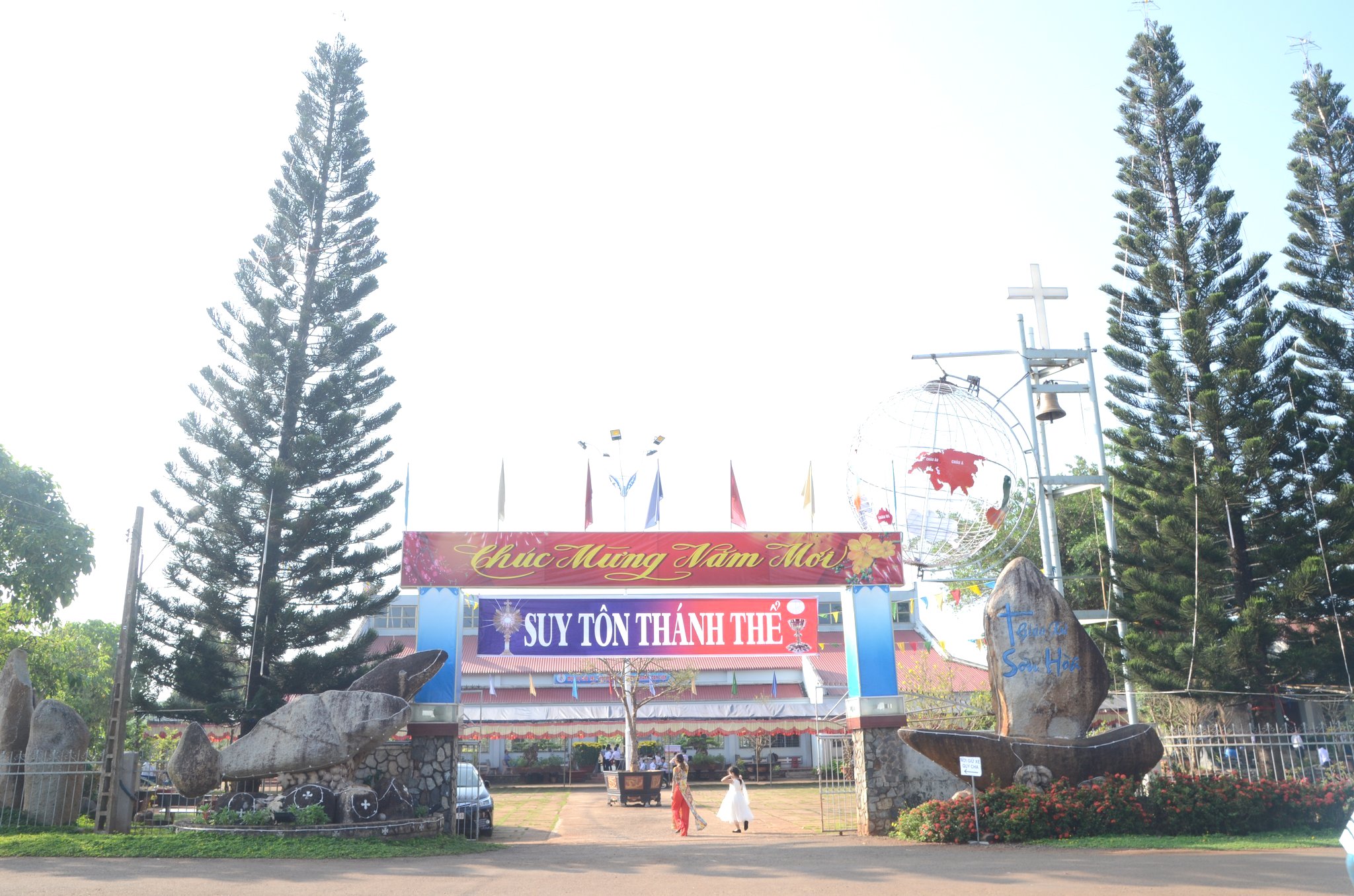 Tin ảnh: Gx. Sơn Hòa Chầu: Chầu Thánh Thể thay Giáo phận