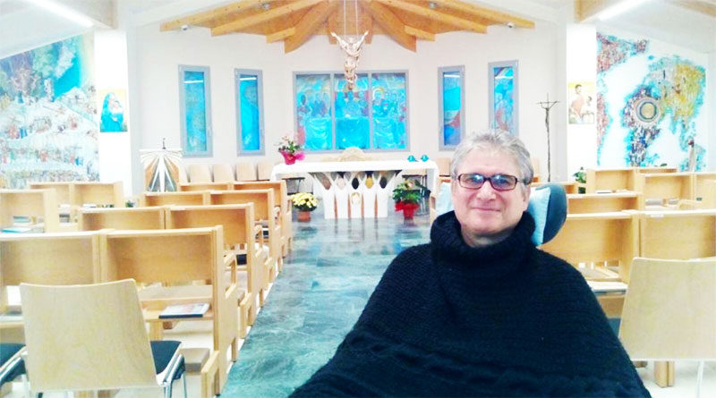 Dù liệt toàn thân, cha Manuel João vẫn lạc quan và yêu quý sự sống