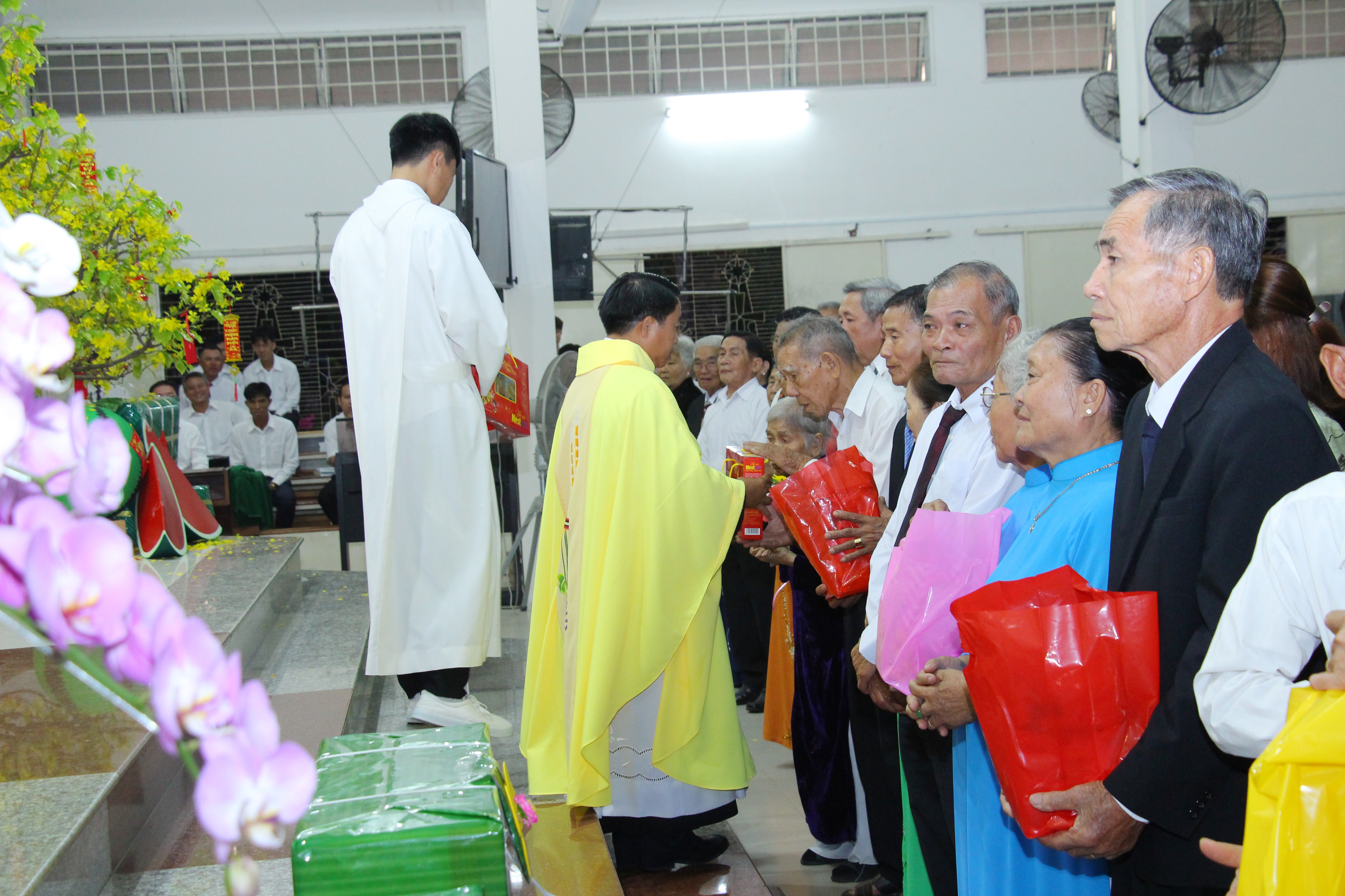 Gx. Lam Sơn: Thánh lễ kính nhớ Ông Bà Cha Mẹ- Mùng Hai Tết 2020