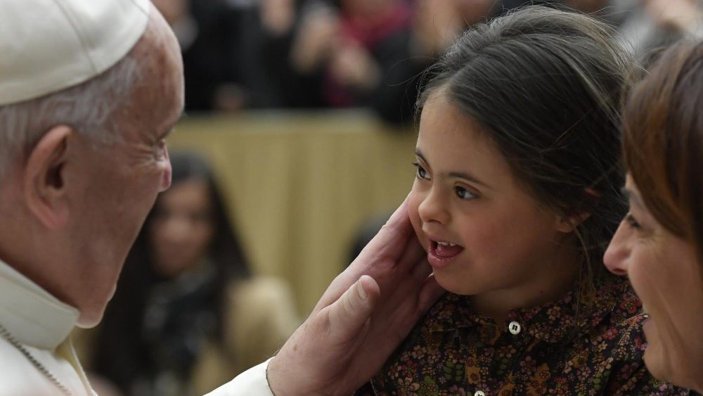 ĐTC Phanxicô: Đón tiếp một người là thể hiện tình yêu Thiên Chúa dành cho họ