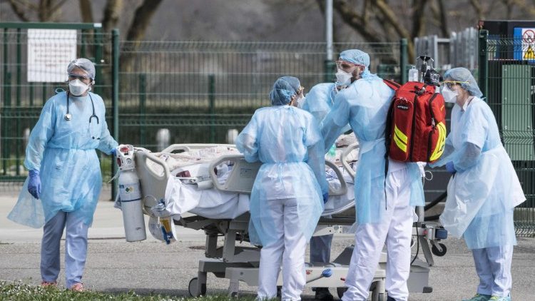 ĐHY Mauro Piacenza diễn giải sắc lệnh ban ơn toàn xá trong đại dịch