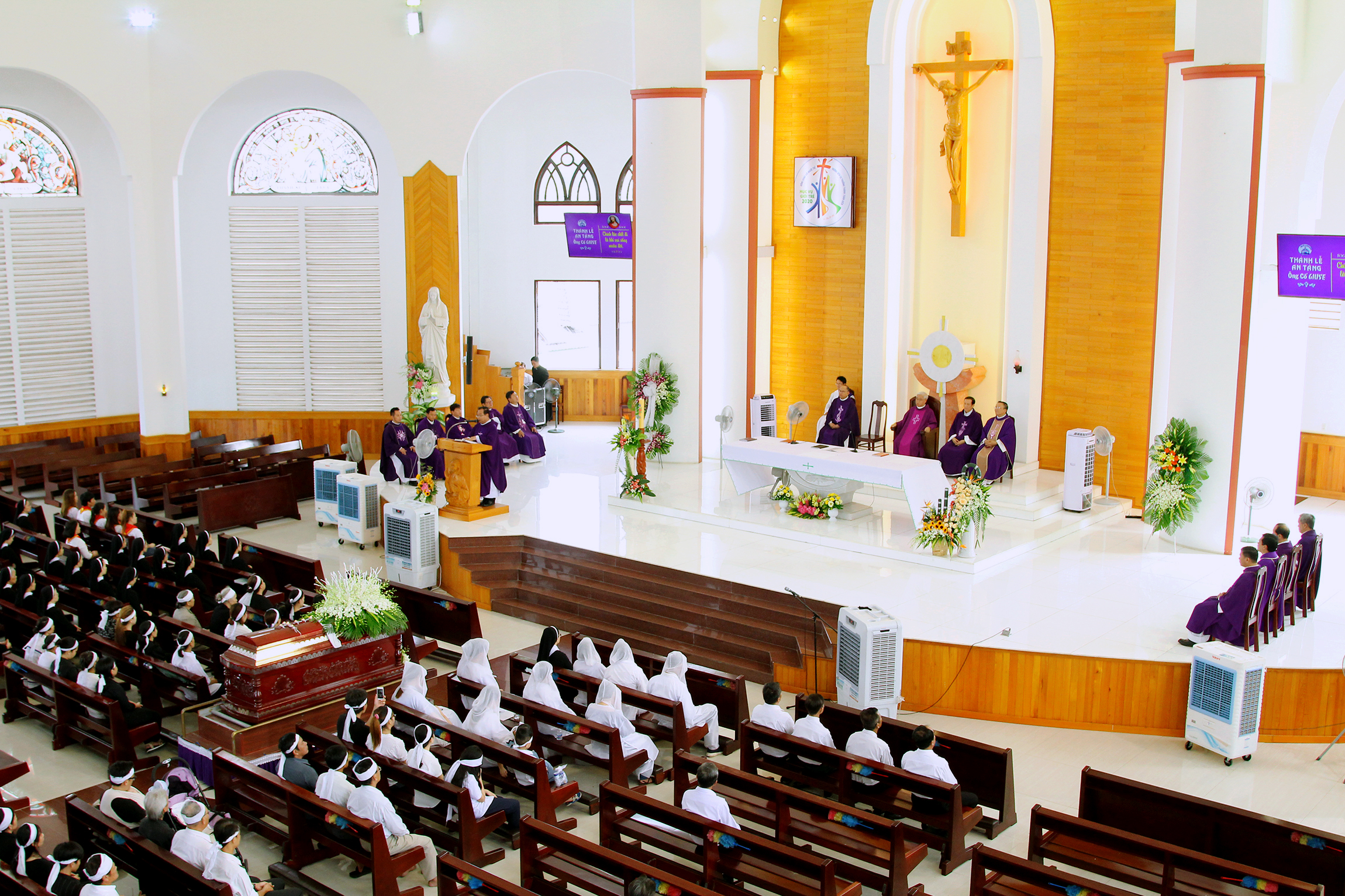 Gx. Long Hương: Thánh lễ an táng Ông cố Giuse Nguyễn Văn Tâm