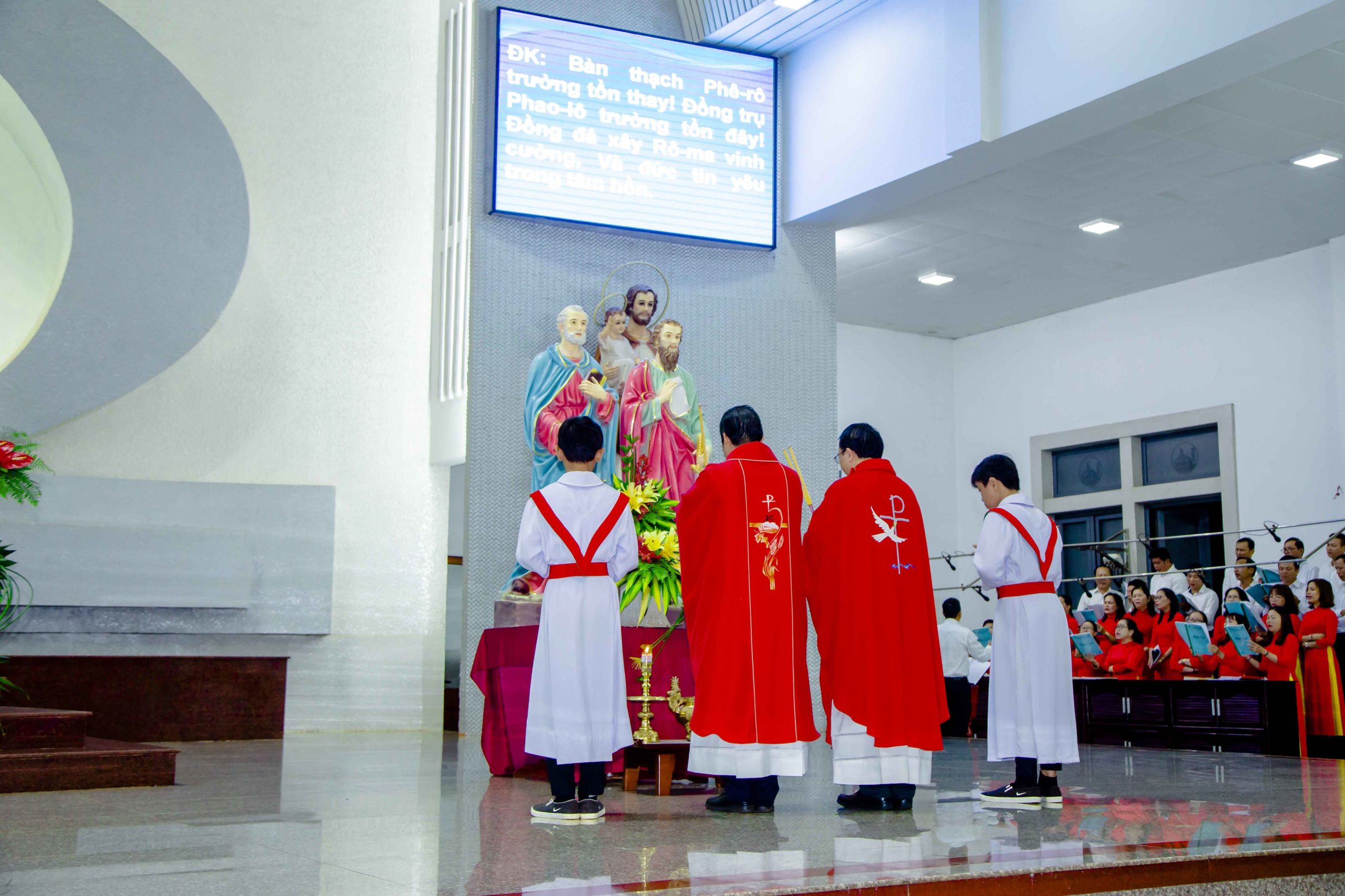Gx. Vinh  Châu: Mừng lễ Bổn mạng Cha Chánh xứ và Ban hành giáo