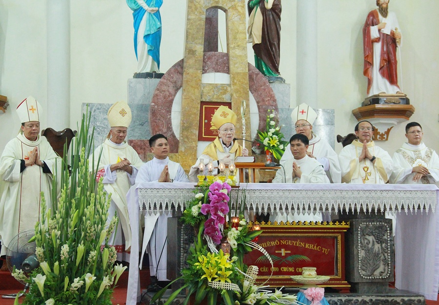 Thánh lễ tạ ơn mừng 60 năm linh mục của Đức cha Phaolô Maria Cao Đình Thuyên