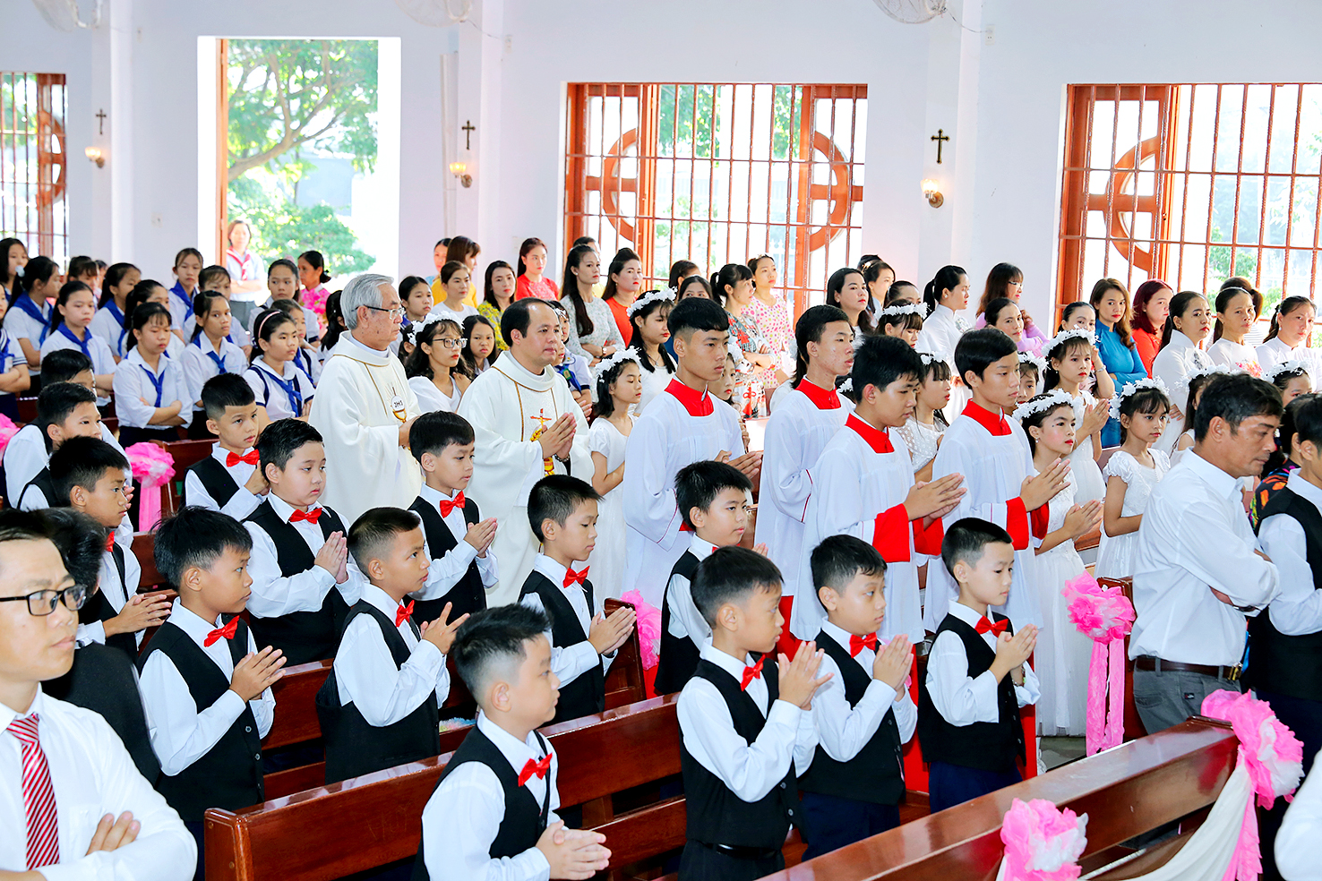 Tin Ảnh: Gx. Long Tâm: 46 thiếu nhi lãnh nhận Bí tích Thánh Thể lần đầu
