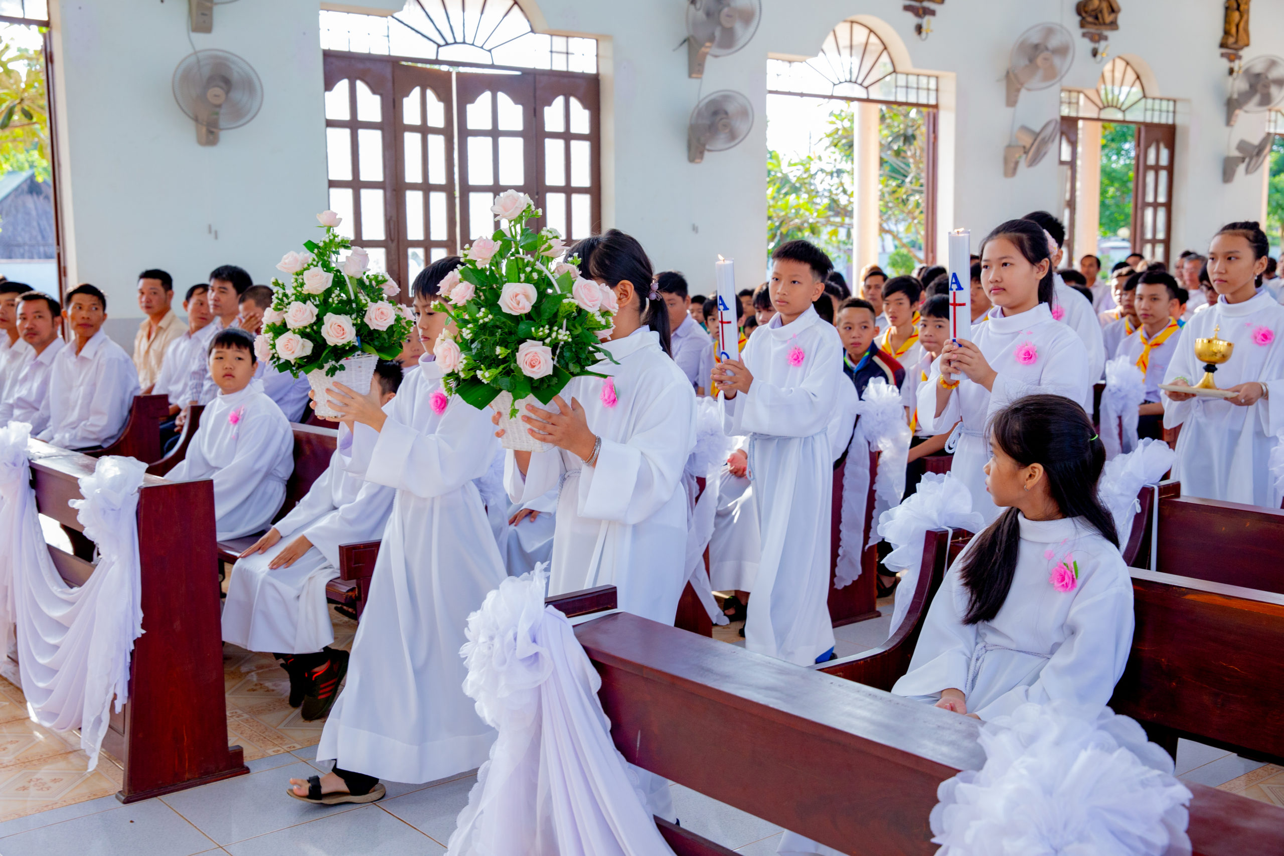 Tin Ảnh: Gx. Đức Hiệp: 17 thiếu nhi Rước lễ lần đầu