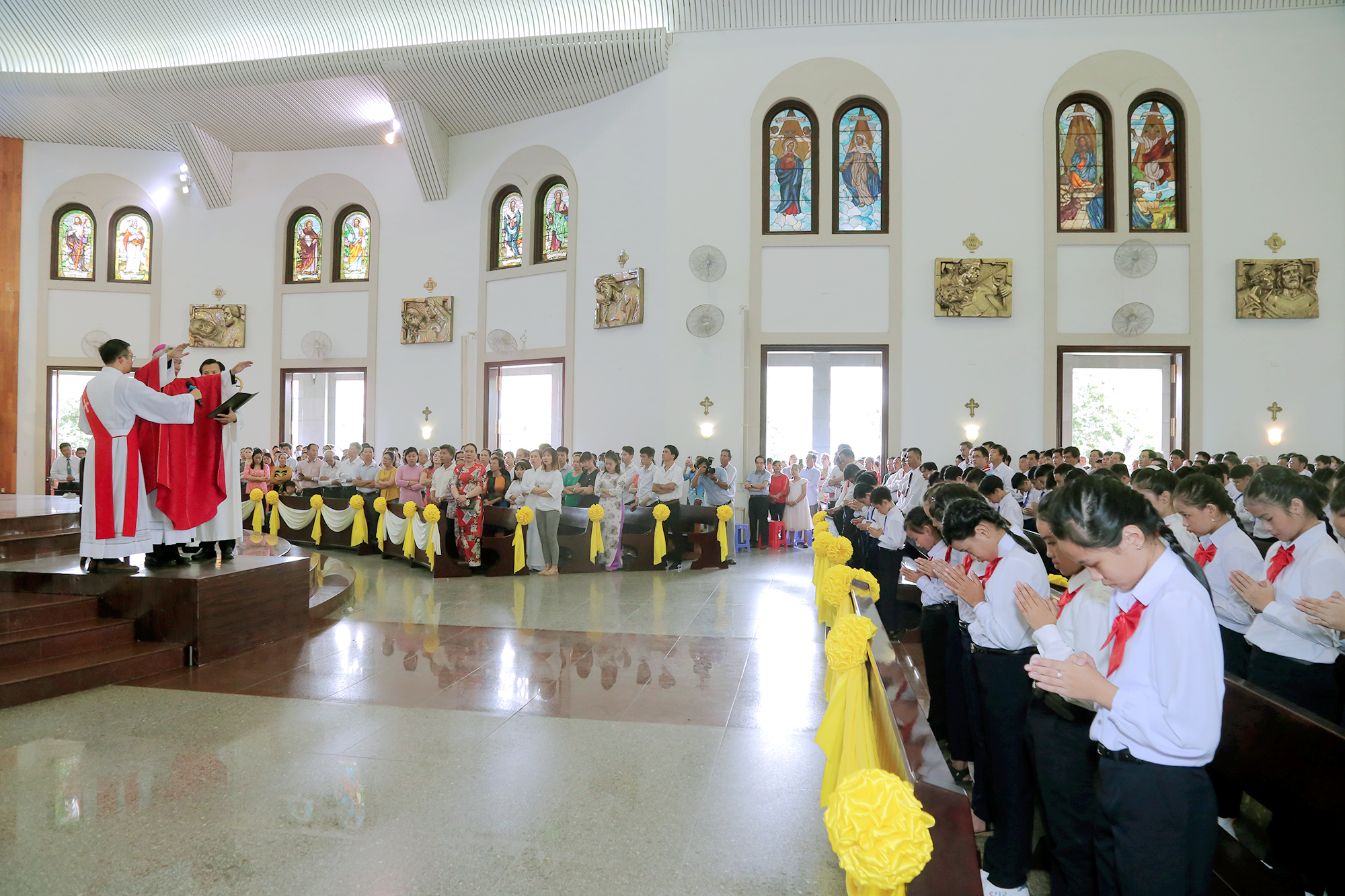 Gx. Chánh Toà Bà Rịa: Thánh lễ ban Bí tích Thêm sức