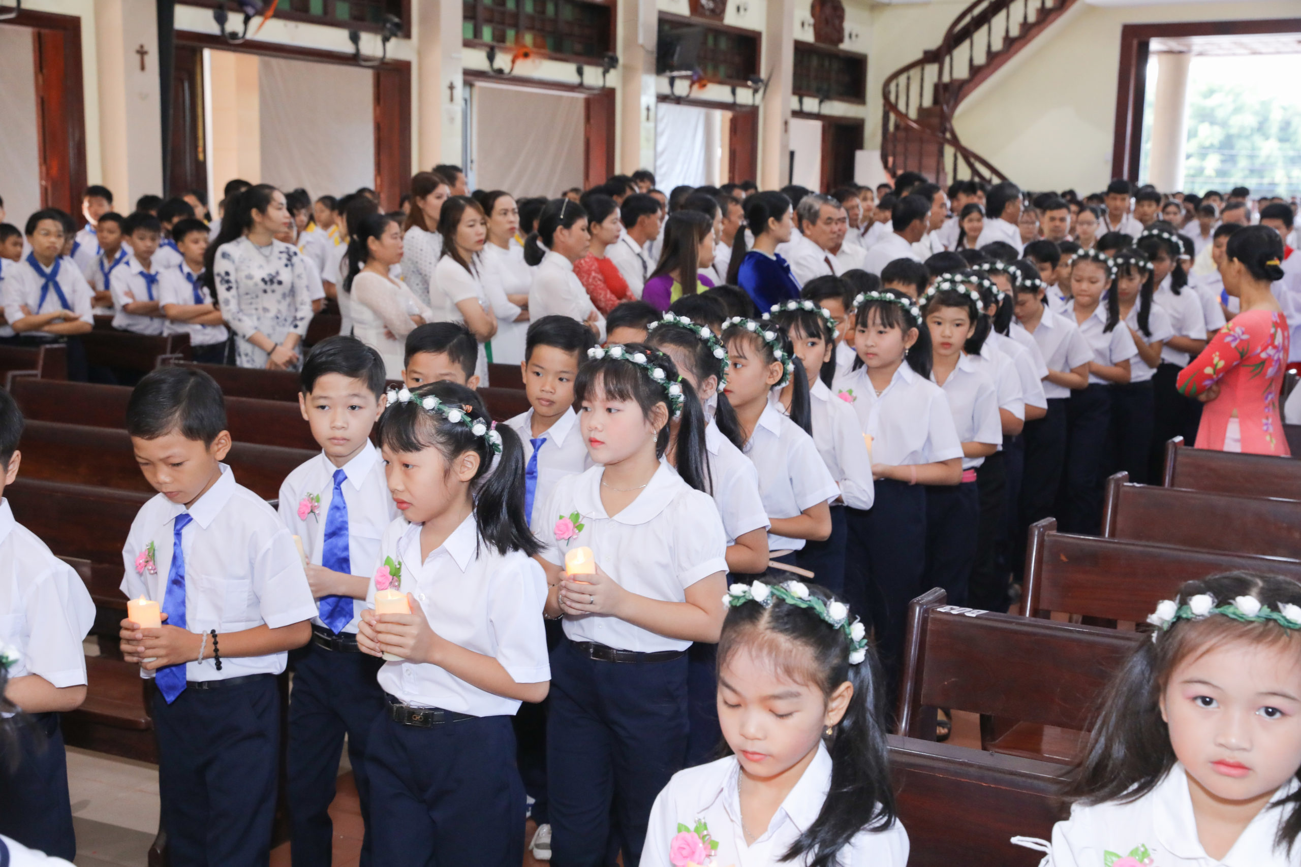 Tin Ảnh: Gx. Hòa An: 47 thiếu nhi rước Chúa lần đầu- Ngày 20.9.2020