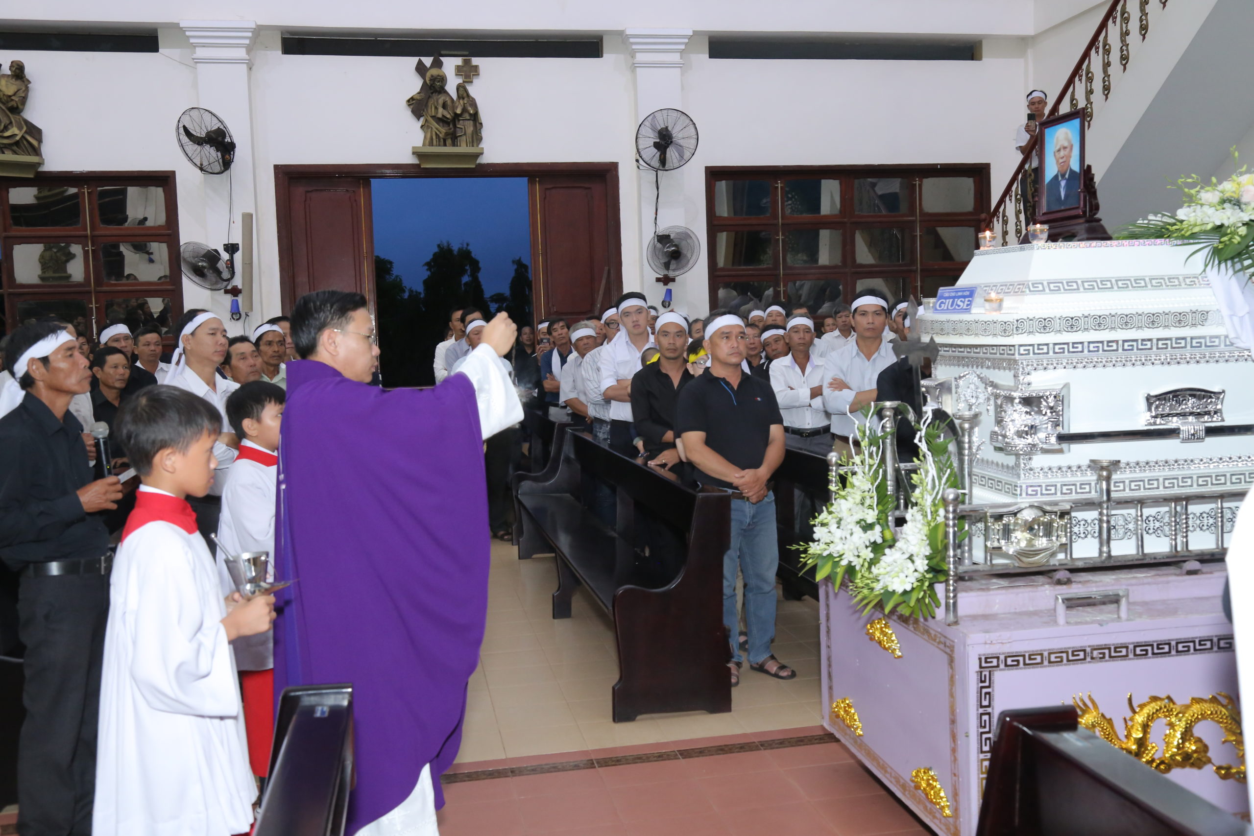 Tin Ảnh: Gx. Vinh Hà: Thánh lễ an táng ông Cố Giuse Nguyễn Trường Cửu