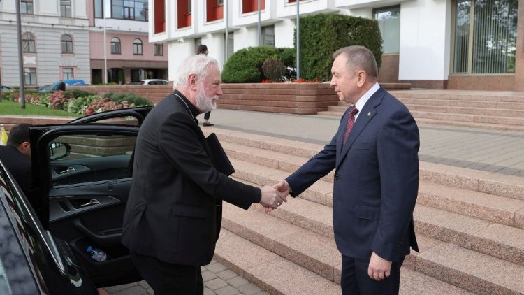 Đức tổng giám mục Ngoại trưởng Tòa Thánh thăm Belarus để bày tỏ sự gần gũi của ĐTC