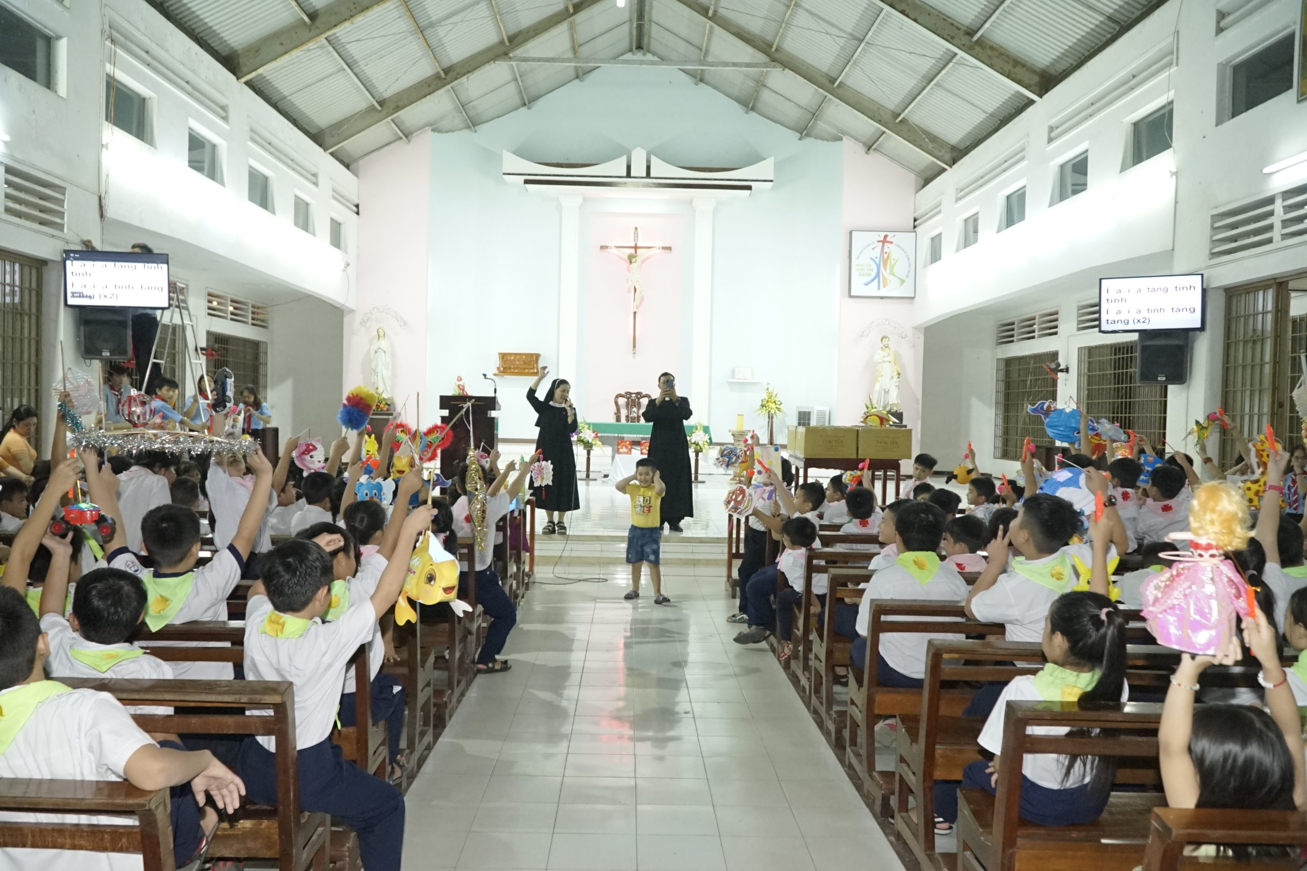 Tin Ảnh: Gx. Song Vĩnh: Giới Thiếu Nhi mừng Tết Trung Thu 2020